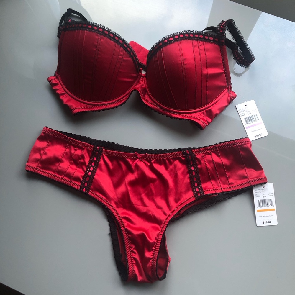 💲⬇️NWT “Blush” brand Elegant Red & Black Satin Lingerie Set